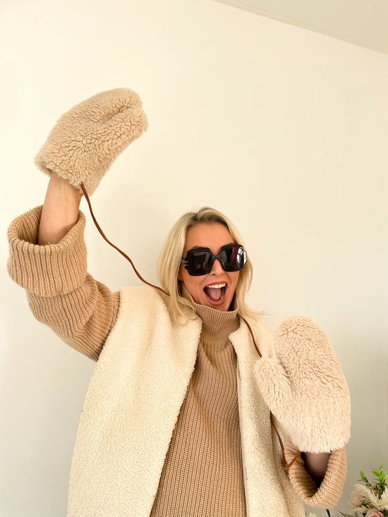 Teddy Mittens | Beige / Cream | Made with genuine Lamb Shearling